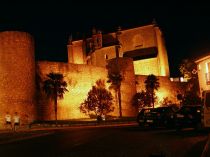 hradby města Ronda po setmění