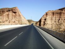 rozhaven psen pln cestou na Tabernas