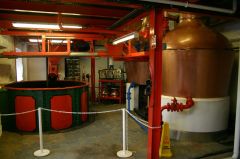  Destilační kolona zevnitř 