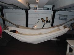  Námořnící spali v obvyklých hamakách 